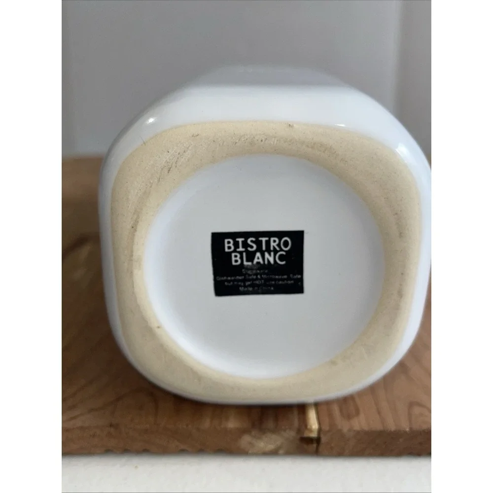 Bistro Blanc great preowned